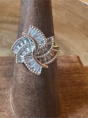 NWOT 925 Silver Plated Crystal Floral Cluster Ring - Women Jewelry Size 6.5